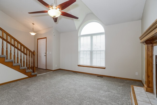 Building Photo - Bright 3-Bed Home Kearney, MO