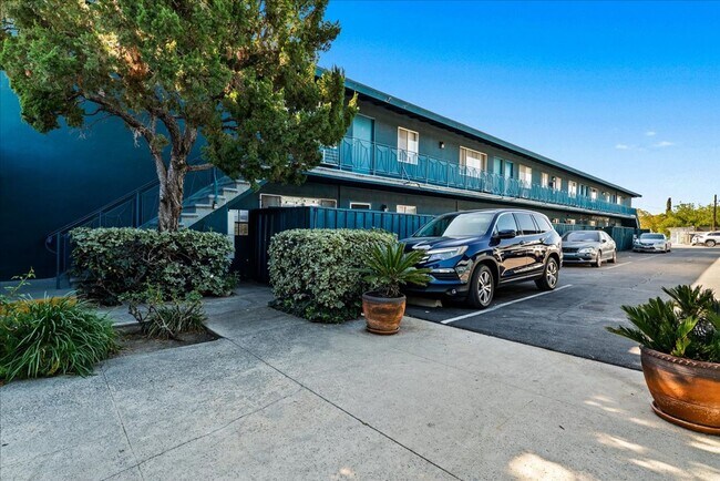 Building Photo - 7733 Laurel Canyon Blvd