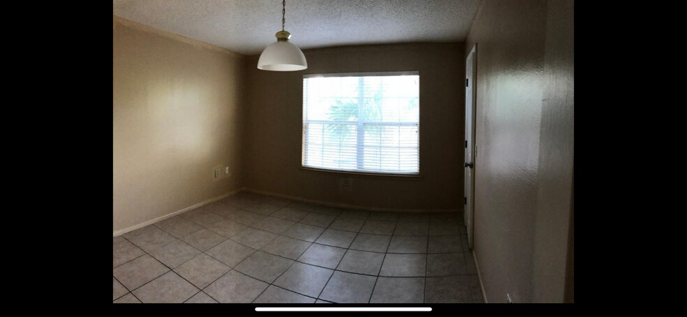 Building Photo - 1218 Bermuda Lakes Ln