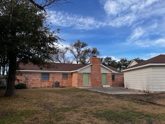 Building Photo - 2306 Quail Hollow Dr