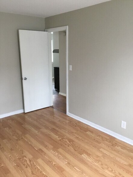 Building Photo - 1517 Greenwood Ave