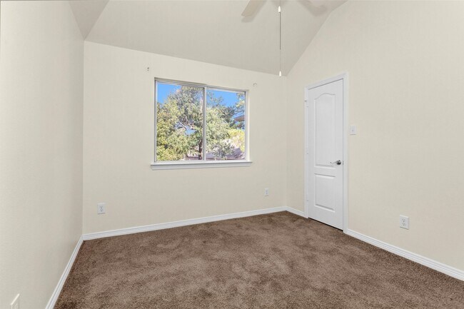 Building Photo - 2 Lulach Cir
