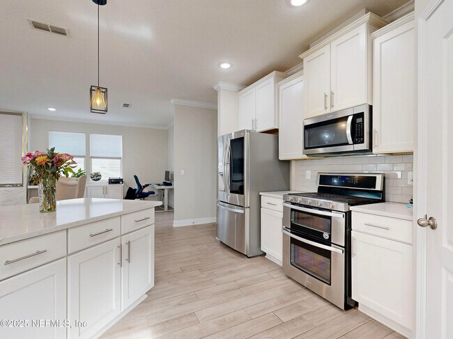 Building Photo - 210 Thistleton Wy