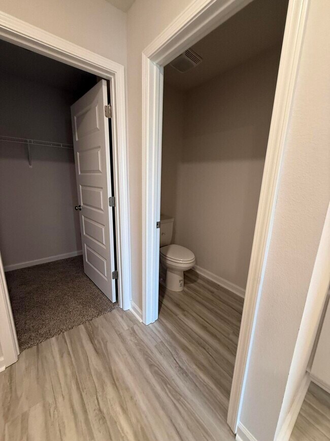 Building Photo - 2800 Tallgrass Ct