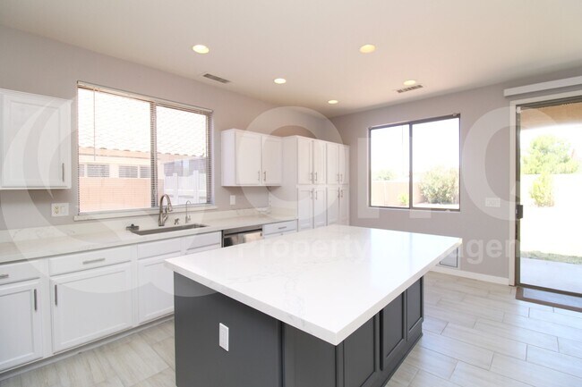 Building Photo - 3834 E Cavalry Ct