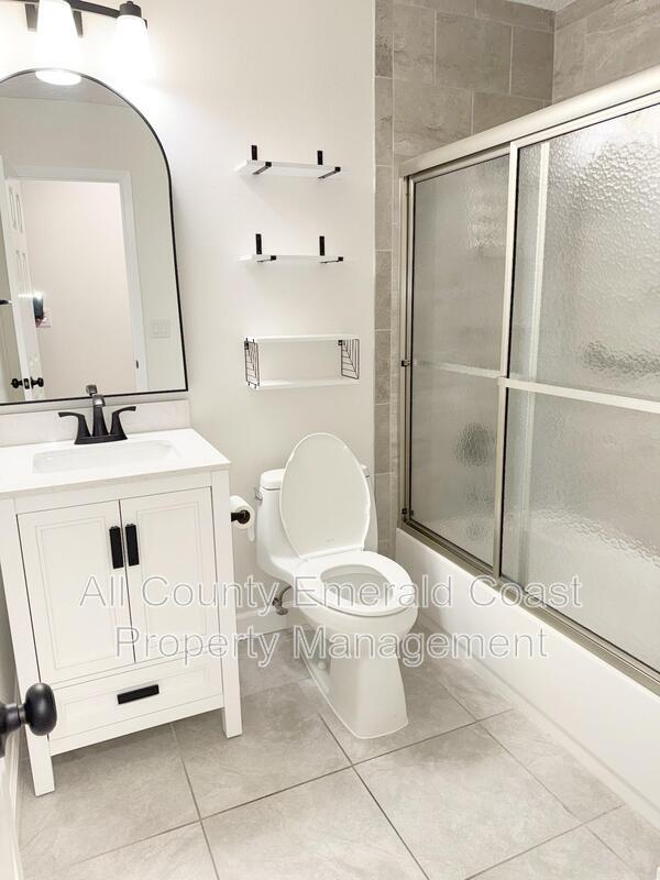 Building Photo - 504 Kelly St