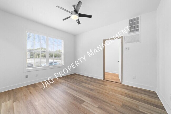 Building Photo - 931 Rubel St