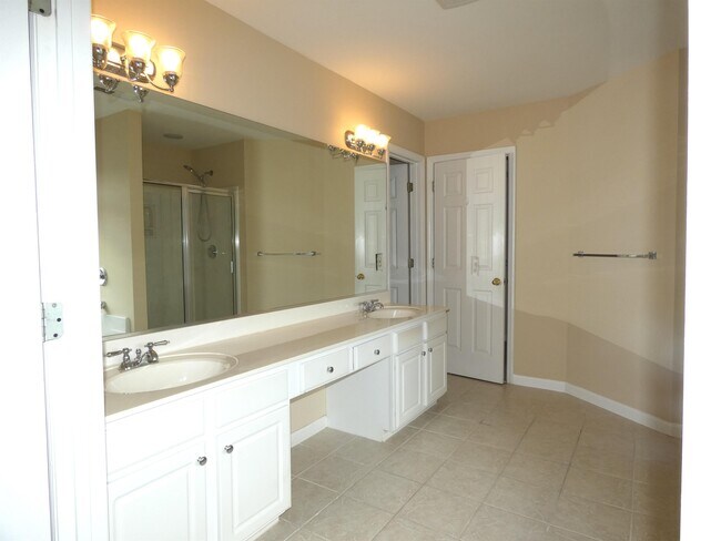 Building Photo - 1481 Cantwell Ct