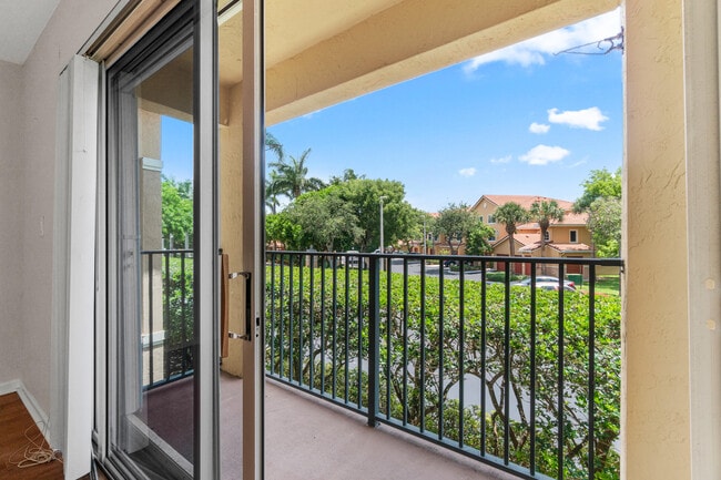 Building Photo - 600 Scotia Dr