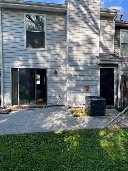 Building Photo - 1029 Windy Oaks Ct SE
