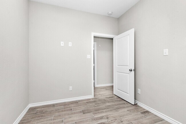 Building Photo - 16706 E Hammon