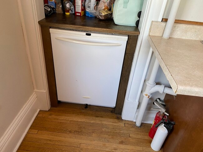 Building Photo - 2504 Girard Avenue South