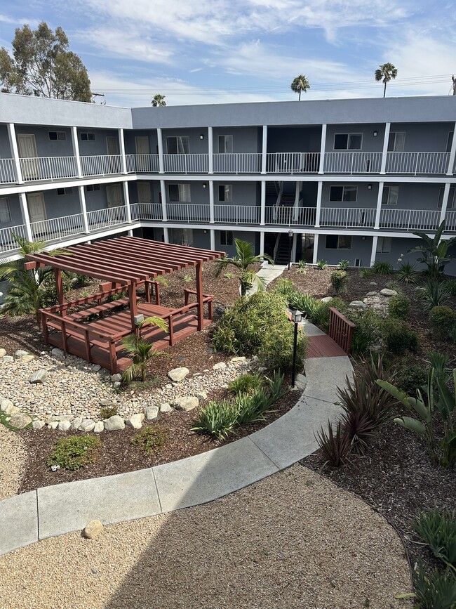 Building Photo - 200 W Chestnut St