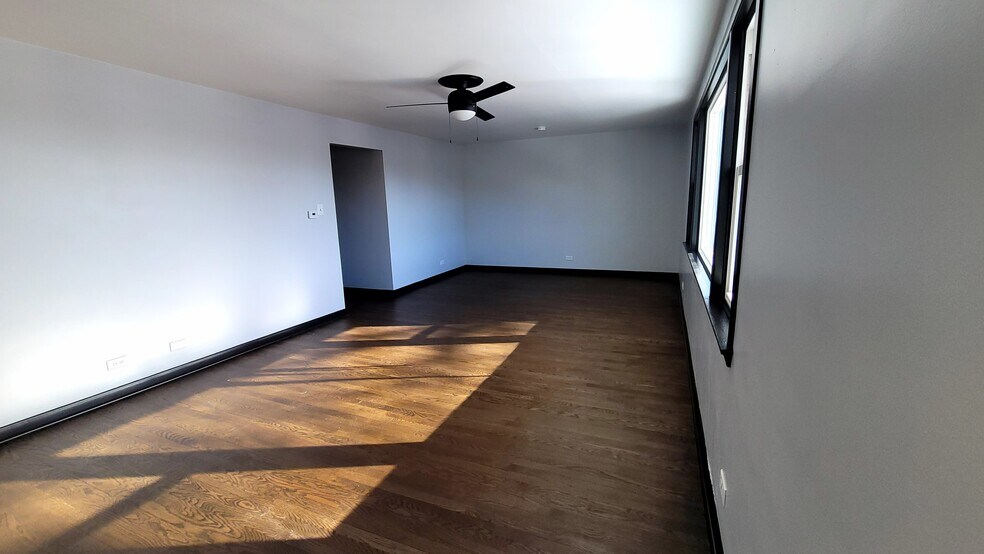 Living Room - 5122 W Gladys Ave