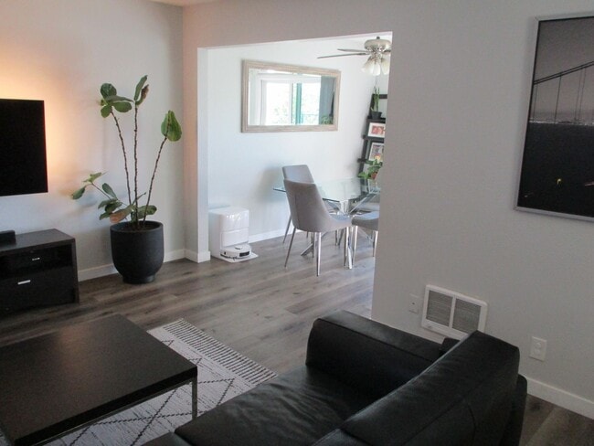 Building Photo - Desirable Mission Valley 2Bdr 2BA Condo!