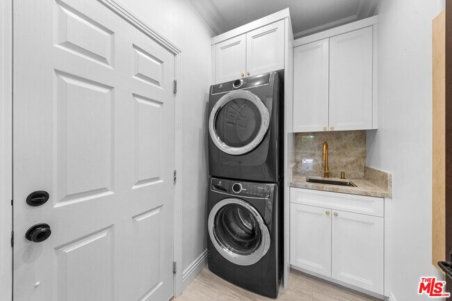 Building Photo - 1148 Centinela Ave