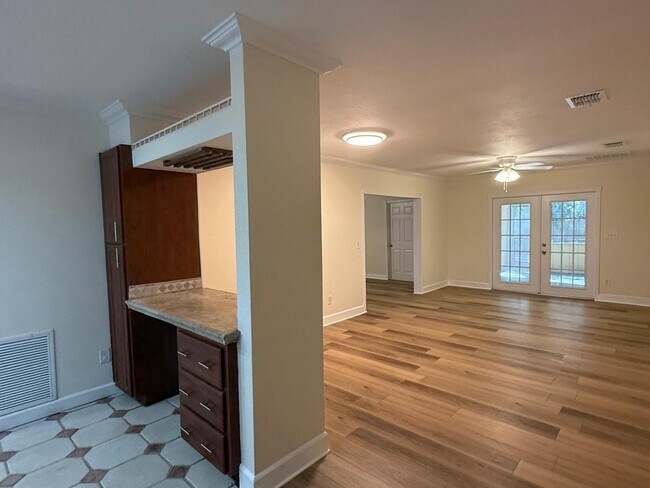 Building Photo - 2031 Charter Oaks Dr