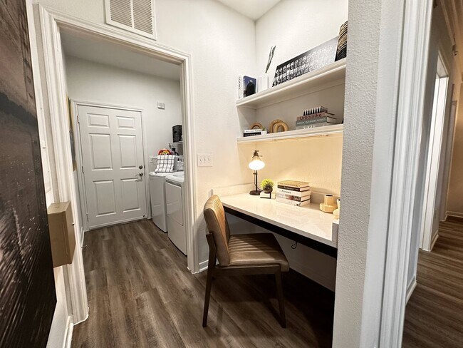 Building Photo - Luxury + Location: Limited-Time Savings!