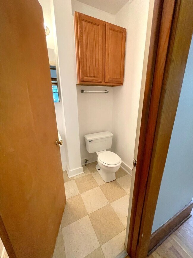 Building Photo - 914 Vaughn St