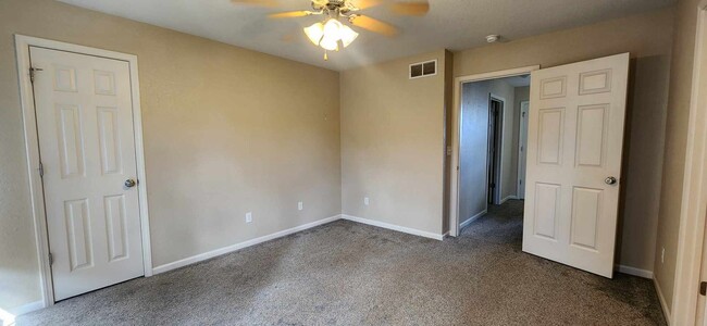 Building Photo - Spacious Town House for Rent