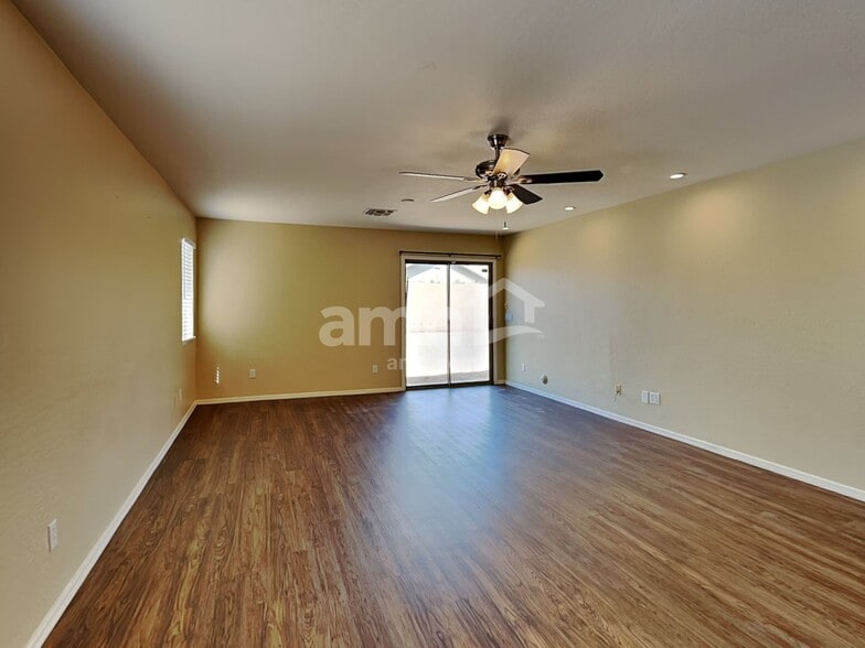 Building Photo - 10406 W Miami St