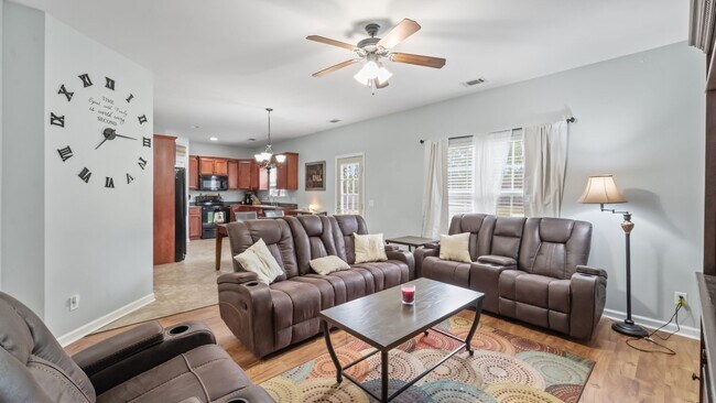 Building Photo - Spacious 3BR Home with Fenced Yard Near Ft. Stewart