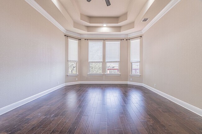 Building Photo - GORGEOUS 4 BED / 2 BATH HOUSE FOR RENT!