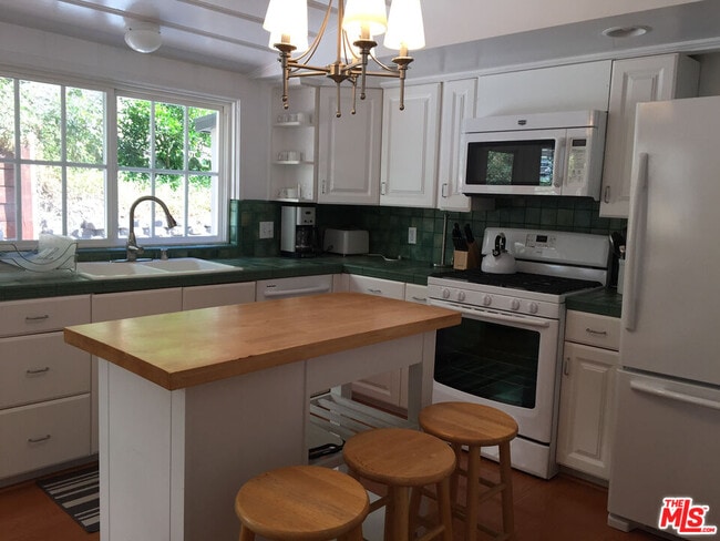 Building Photo - 1572 N Beverly Glen Blvd