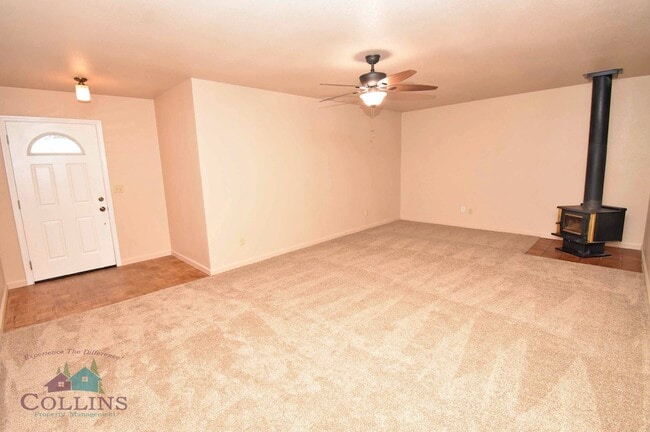 Building Photo - 23268 Lone Pine Dr