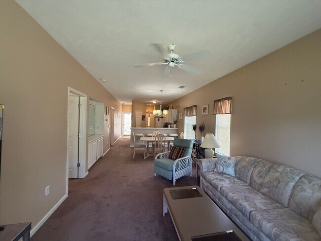 Building Photo - 606 River Oaks Dr