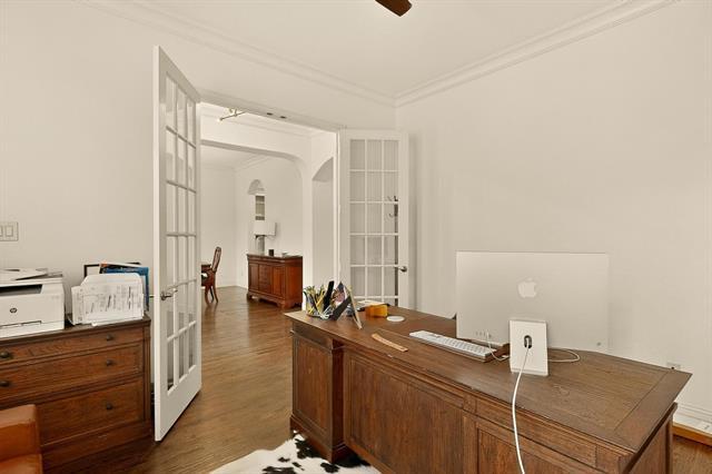 Building Photo - 1107 Devonshire Drive South