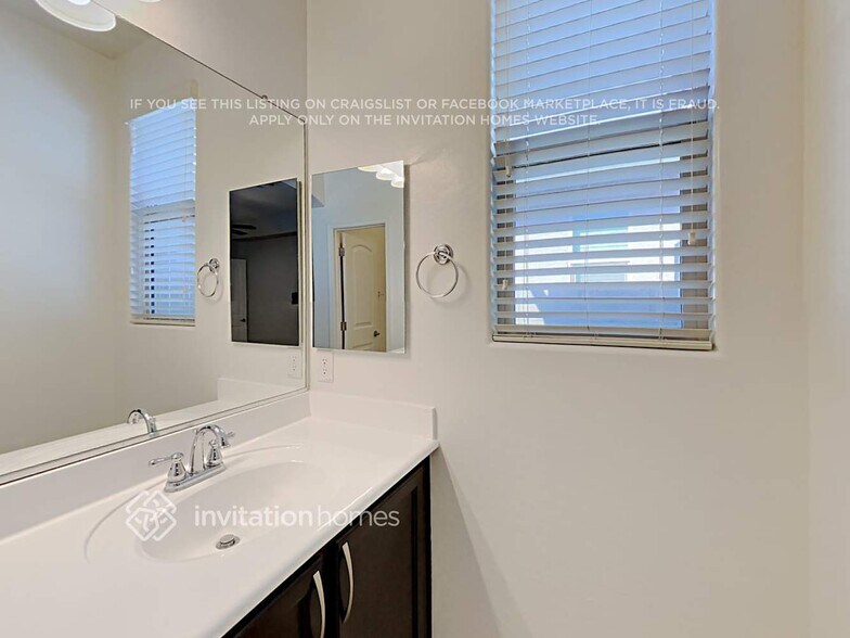 Building Photo - 3394 E Liberty Ln