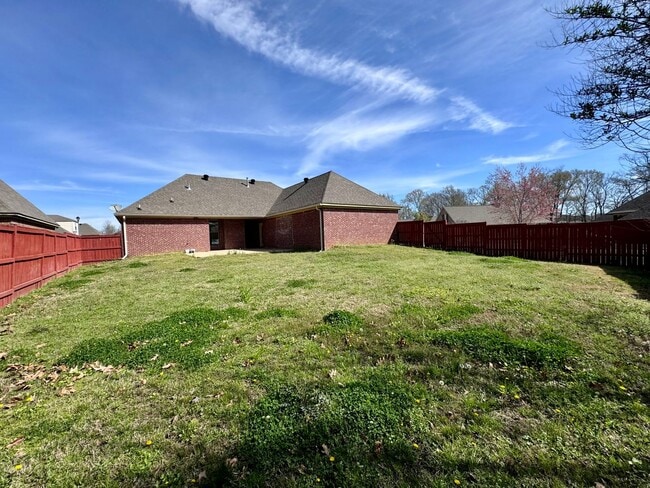 Building Photo - 117 Still House Creek Dr