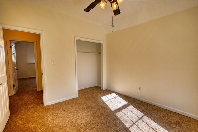 Building Photo - 2475 Nugget Dr SW