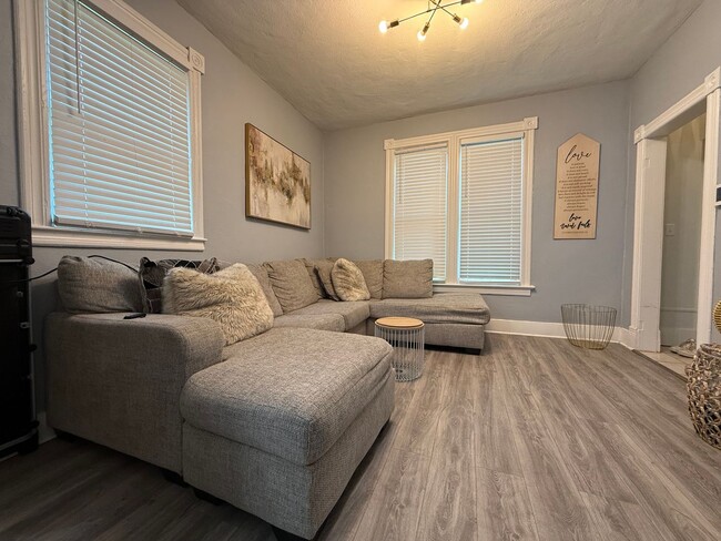 Building Photo - Stunning 3 Bedroom 1 Bathroom Single Family Home in St. Paul! Apply TODAY!