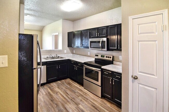 Building Photo - 4201 Bluestem Ln