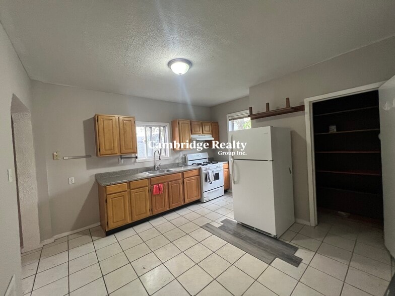 Building Photo - 15 Hudson St