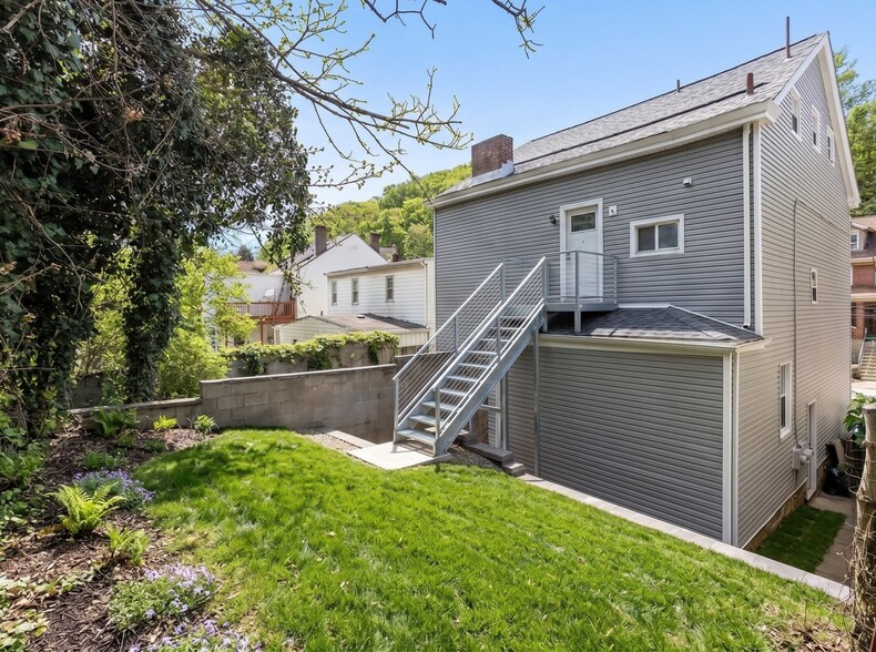 Building Photo - 833 Stanton Ave