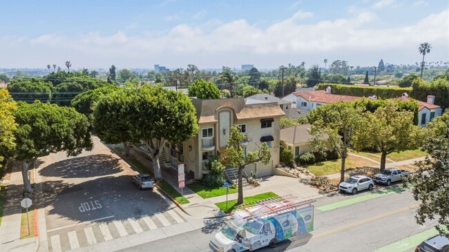 Building Photo - HUGE 2 bed 2 bath in Prime Santa Monica!