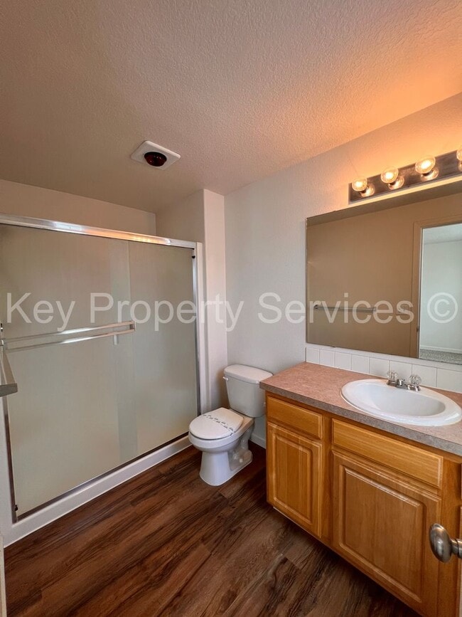 Building Photo - Orchards Townhome with Extra Deep Garage