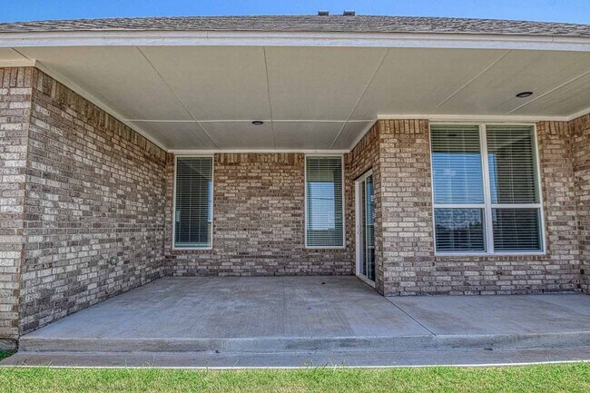 Building Photo - Beautiful Home in Summit Lakes!