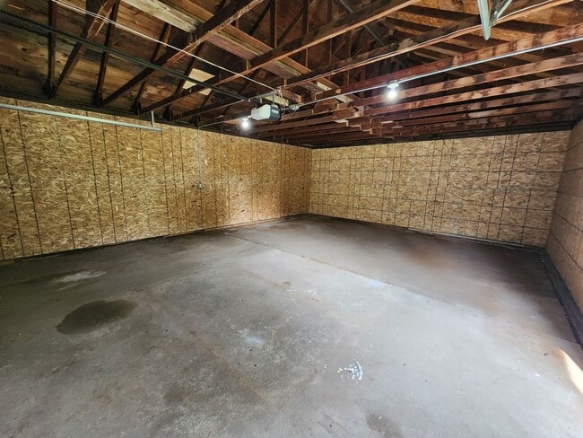 Building Photo - 3 Bedroom 1 Bath Home