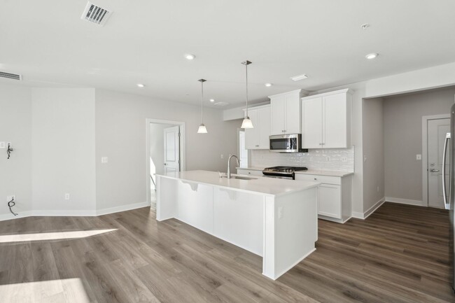 Building Photo - Brand New 2-Bed, 2-Bath Condo in Prime Ste...