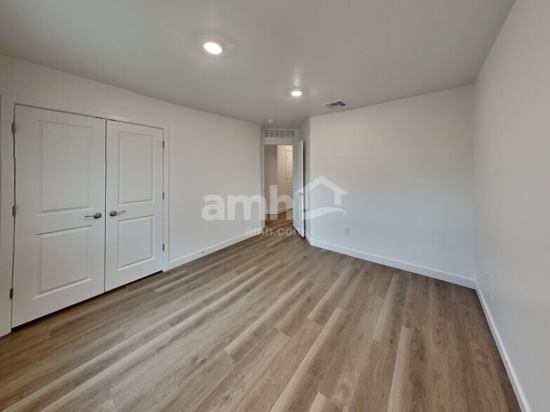 Building Photo - 9629 E Friedel Dr