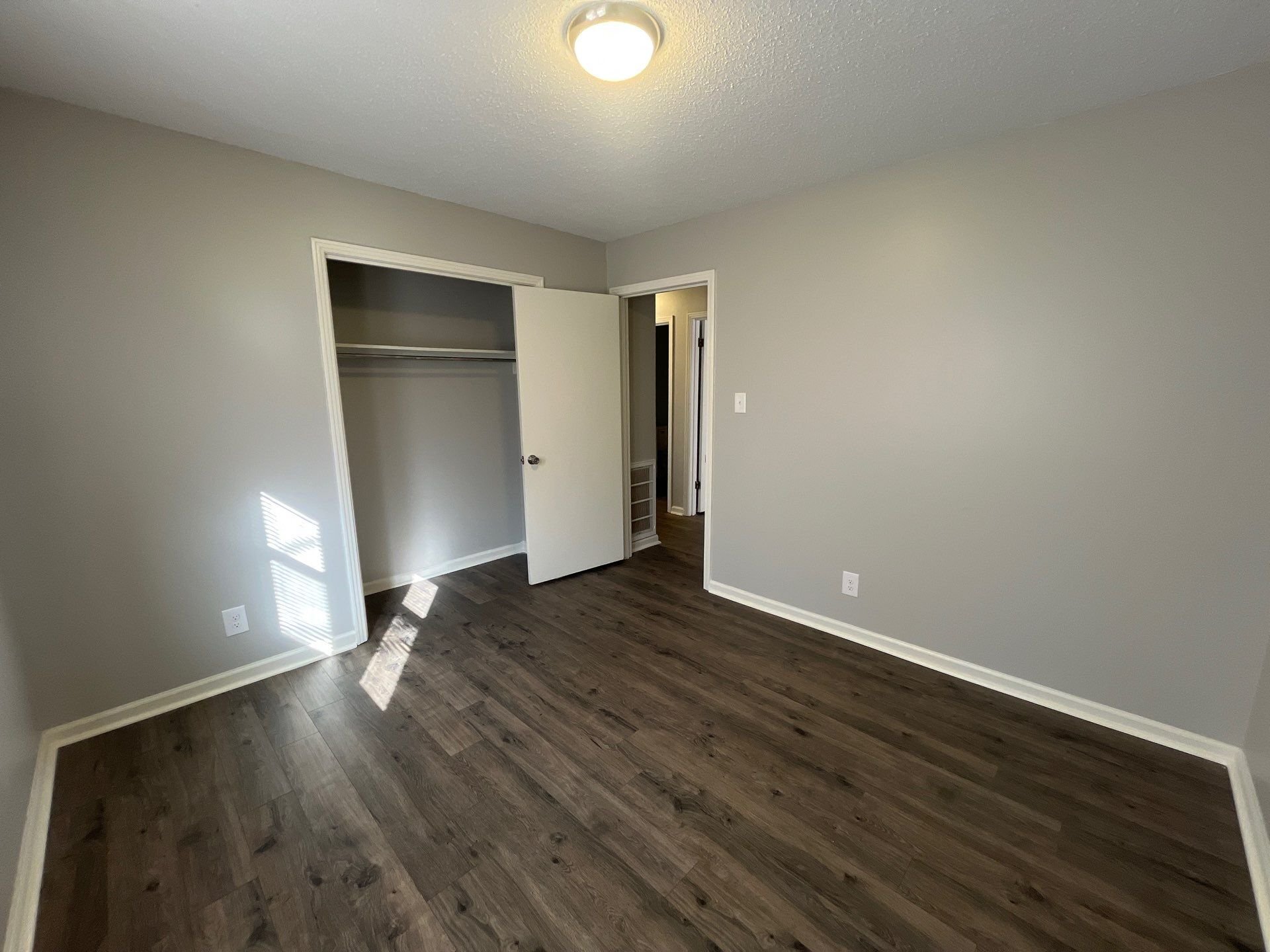 Building Photo - 102 Commanche Trl