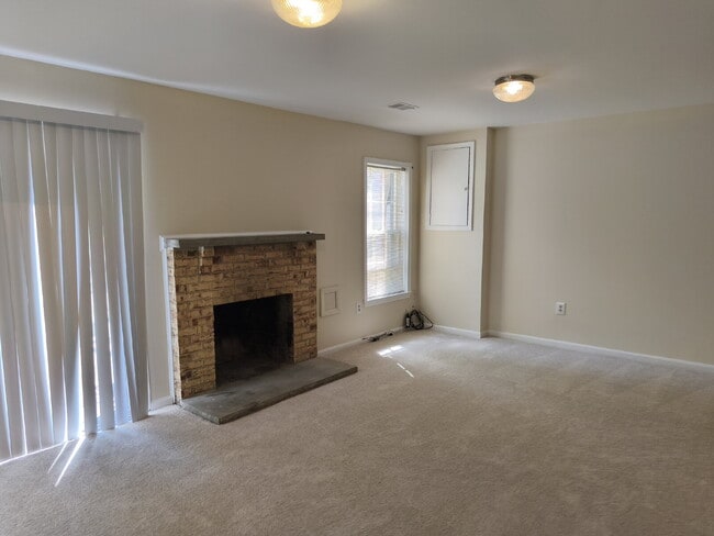 Building Photo - McLean Park Haven: Serene Living in a Tran...