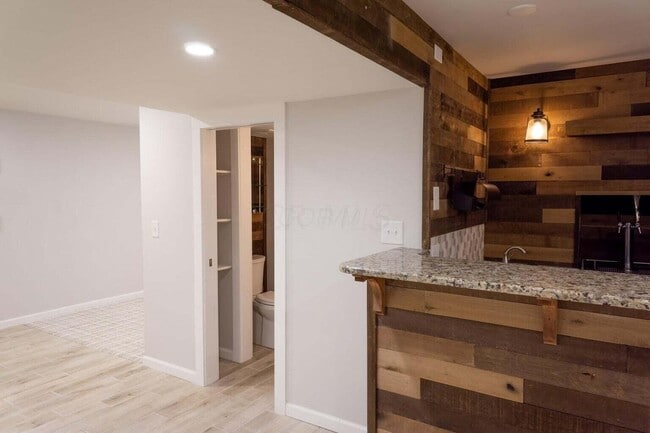 Building Photo - 7492 Fairfield Lakes Dr