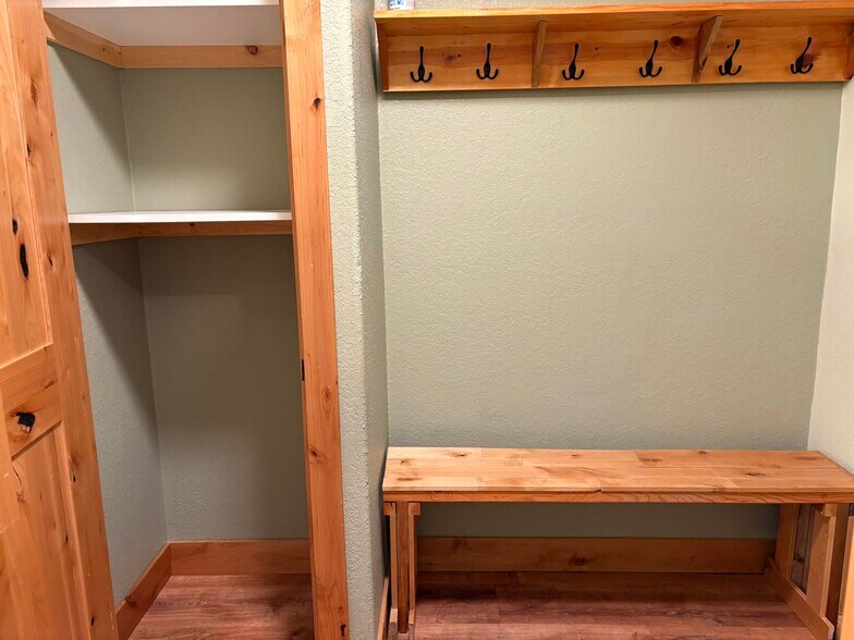 entry way closet - 403 Carr Creek Rd