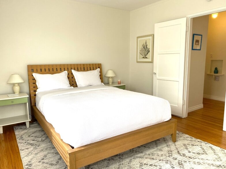 Bedroom 1 - 1286 Devon Ave