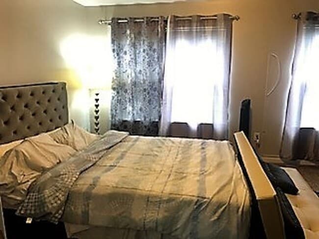 Building Photo - Coming soon - January 2026 Middletown - 3 bedroom, 2.5 bath townhome